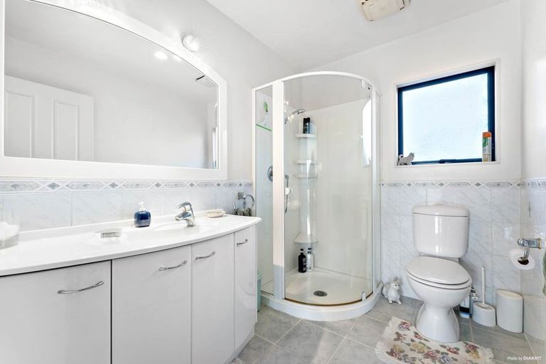 Photo of property in 16 Sunny Crescent, Huapai, Kumeu, 0810