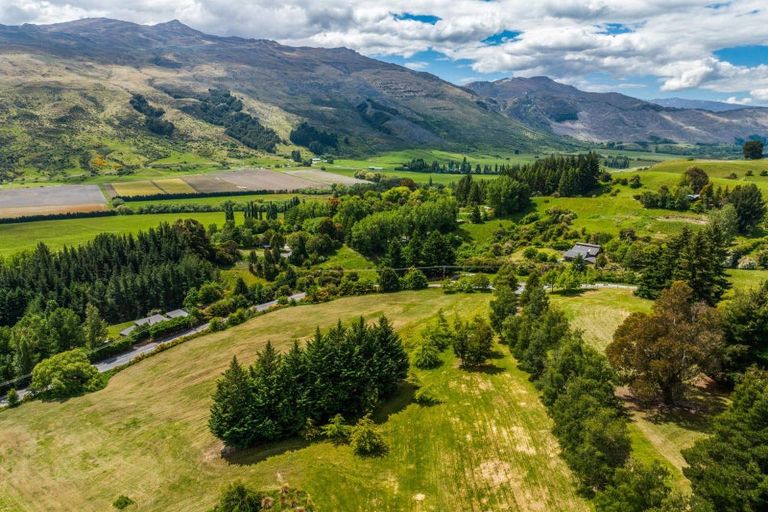 Photo of property in 60 Dalefield Road, Dalefield, Queenstown, 9371