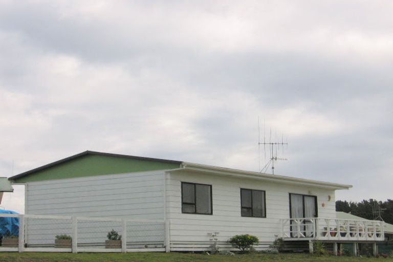 Photo of property in 12 Harrod Avenue, Foxton Beach, Foxton, 4815