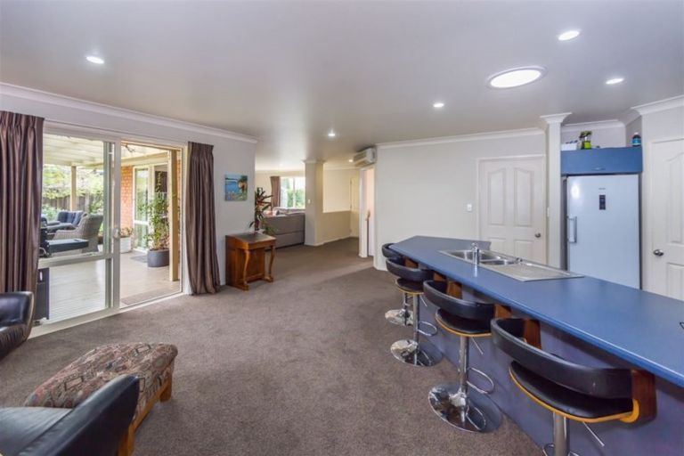 Photo of property in 2 Hawkins Place, Rangiora, 7400