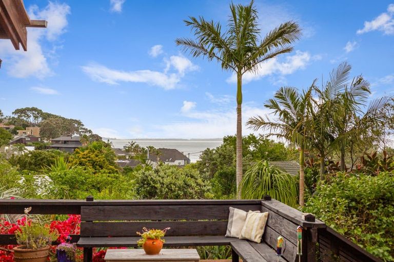 Photo of property in 3 Park Rise, Campbells Bay, Auckland, 0630