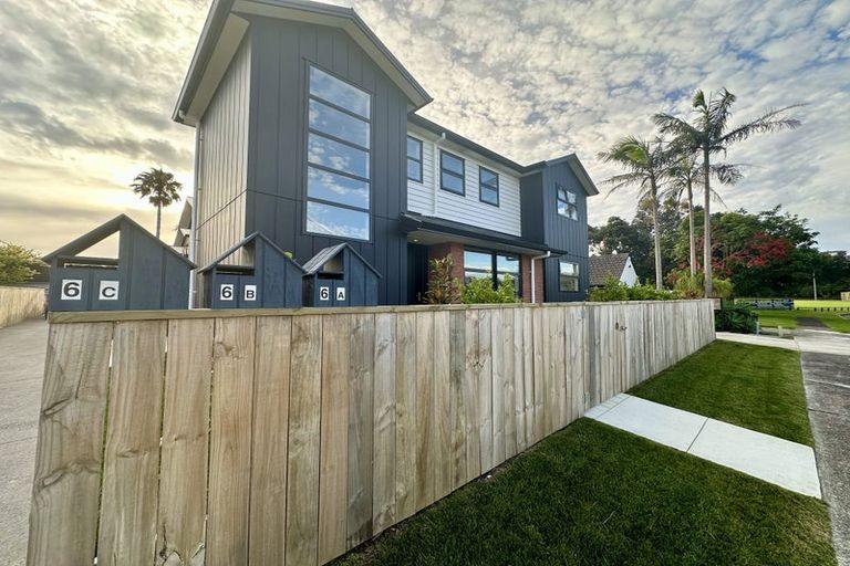 Photo of property in 6a Jern Place, Eastern Beach, Auckland, 2012