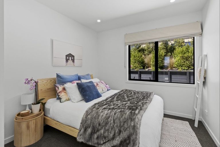 Photo of property in 12 Kinross Lane, Jacks Point, Queenstown, 9371