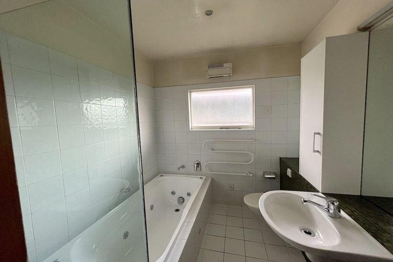 Photo of property in 3 Verran Place, Fendalton, Christchurch, 8052