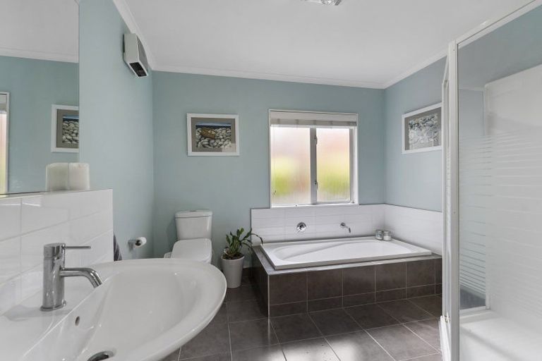 Photo of property in 58 Wood Leigh, Paraparaumu Beach, Paraparaumu, 5032