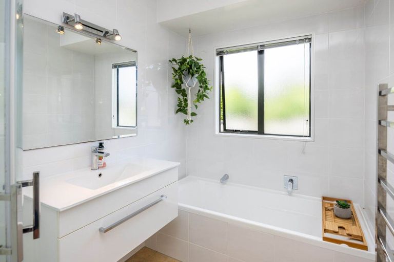 Photo of property in 27 Halcione Close, Flagstaff, Hamilton, 3210