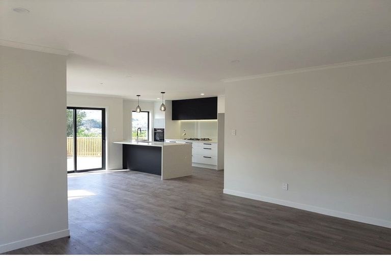 Photo of property in 1 Opaoa Way, Aotea, Porirua, 5024