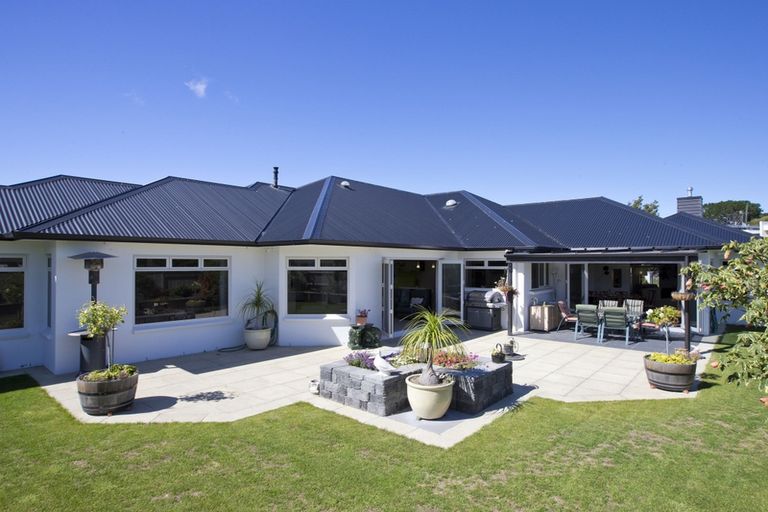 Photo of property in 3 Fairway Grove, Hokowhitu, Palmerston North, 4410