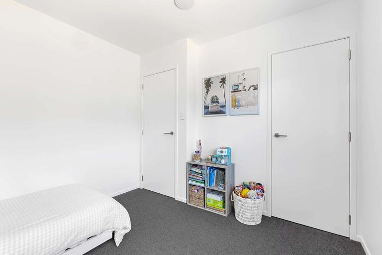 Photo of property in 1 Rehua Place, Waiwhakaiho, New Plymouth, 4312