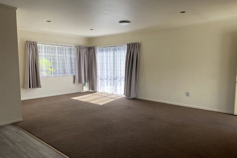 Photo of property in 2/30 Cockayne Crescent, Sunnynook, Auckland, 0620