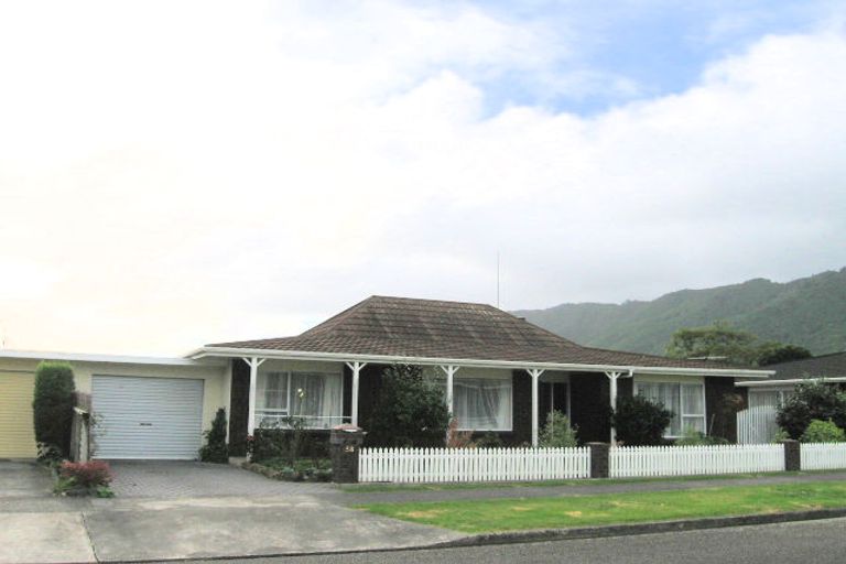 Photo of property in 58 Rewarewa Crescent, Waikanae, 5036