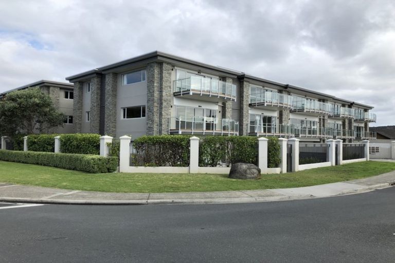 Photo of property in 304/252 Centreway Road, Orewa, 0931