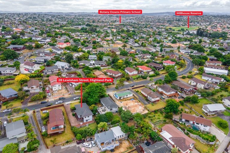 Photo of property in 28 Lewisham Street, Highland Park, Auckland, 2010