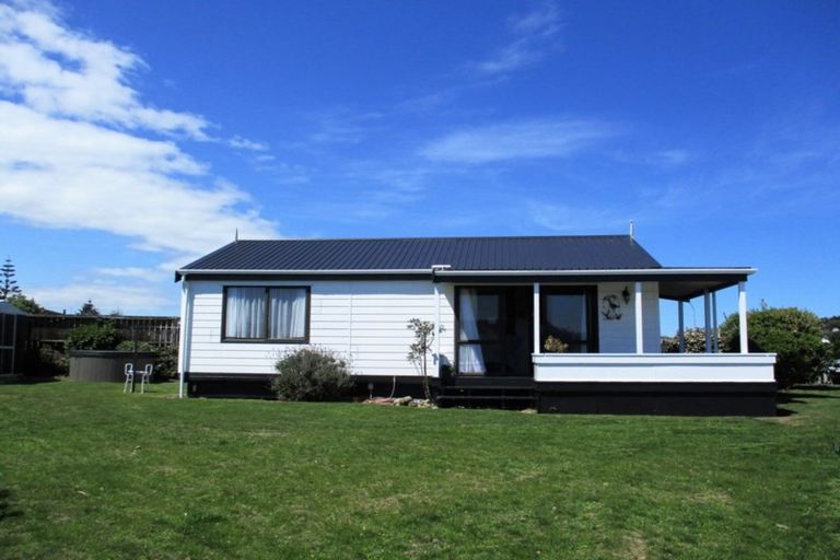 Photo of property in 16 Pohutukawa Drive, Opunake, 4616