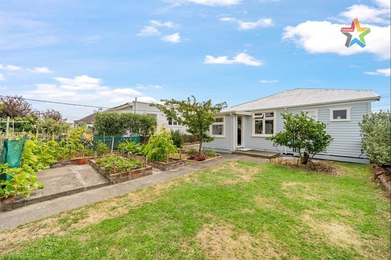 Photo of property in 9 East Street, Petone, Lower Hutt, 5012