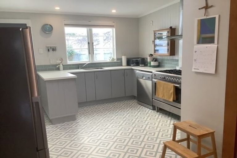 Photo of property in 7 York Street, Moera, Lower Hutt, 5010