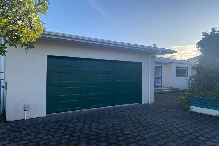Photo of property in 6 Pararewa Drive, Whalers Gate, New Plymouth, 4310