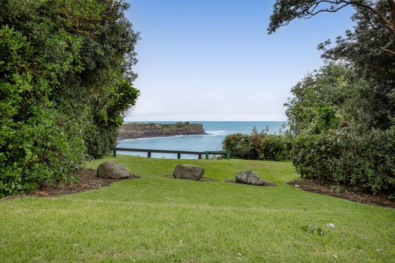 Photo of property in 22 Halse Place, Opunake, 4616