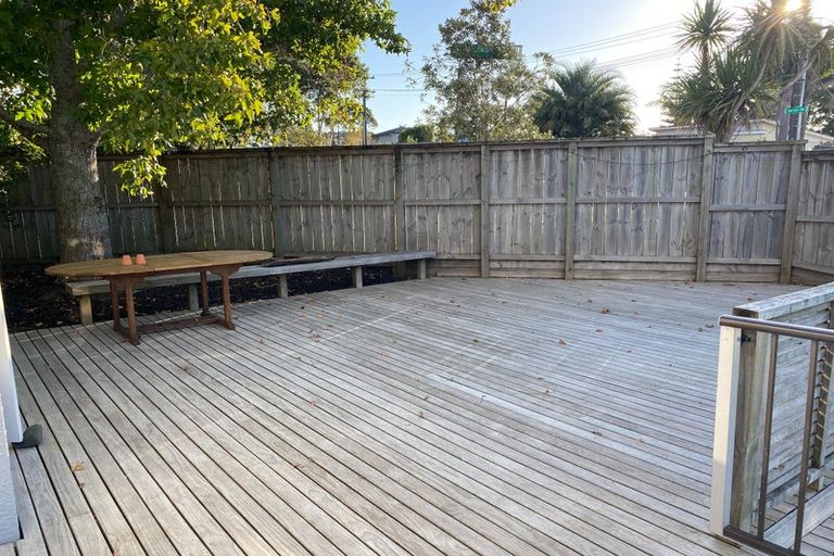 Photo of property in 1/49 Verran Road, Birkenhead, Auckland, 0626