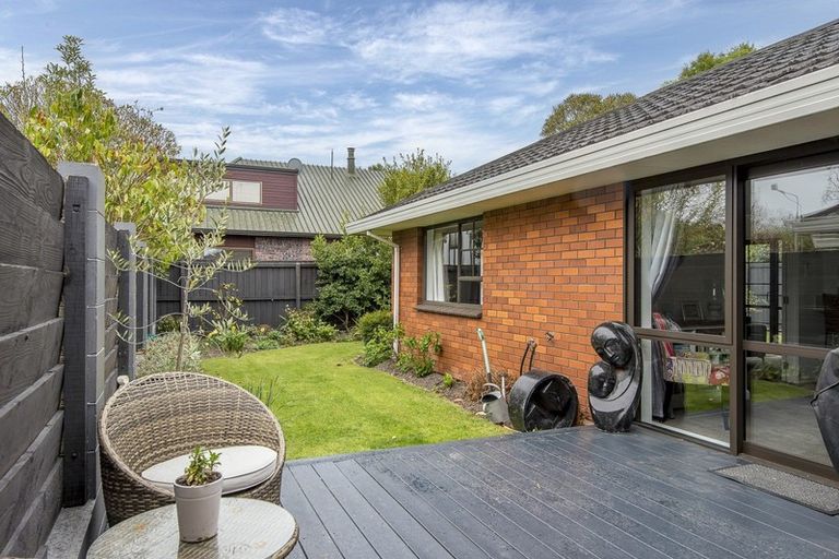 Photo of property in 2/84 Memorial Avenue, Ilam, Christchurch, 8053