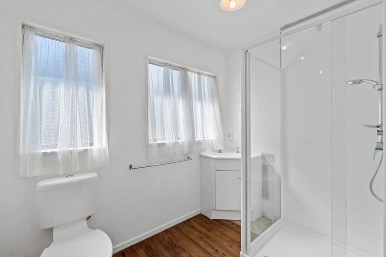 Photo of property in 3/121 Bruce Mclaren Road, Henderson, Auckland, 0612