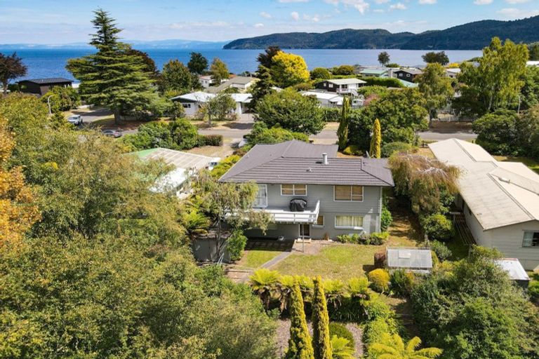 Photo of property in 25 Kinloch Road, Kinloch, Taupo, 3377