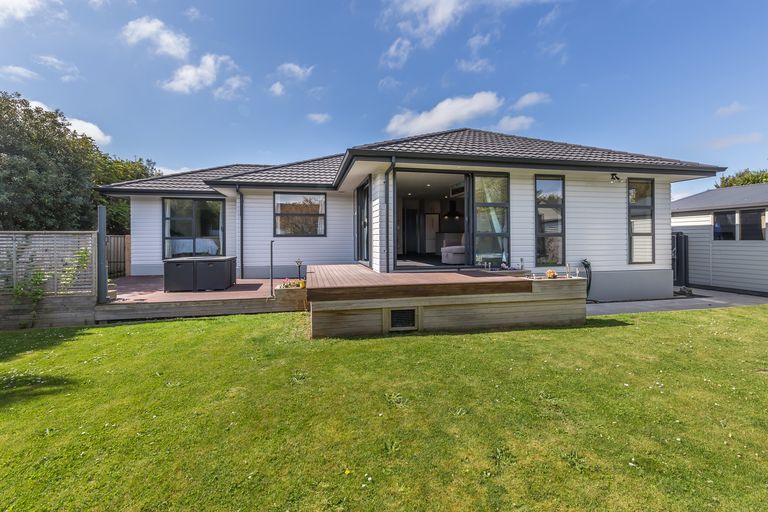 Photo of property in 68 Orrick Crescent, Avondale, Christchurch, 8061