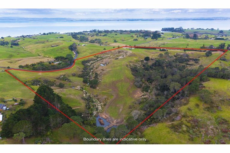 Photo of property in 16 Tearoe Road, Manukau Heads, Waiuku, 2684