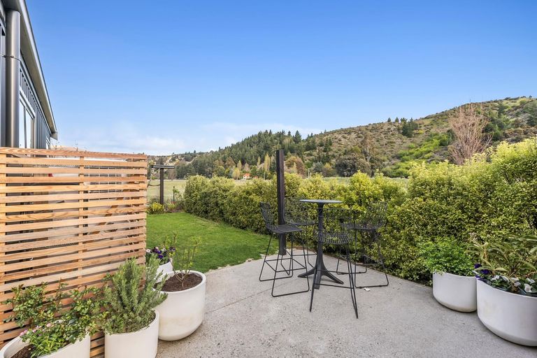 Photo of property in Luggate Park, 32 Cooper Crescent, Luggate, Wanaka, 9383