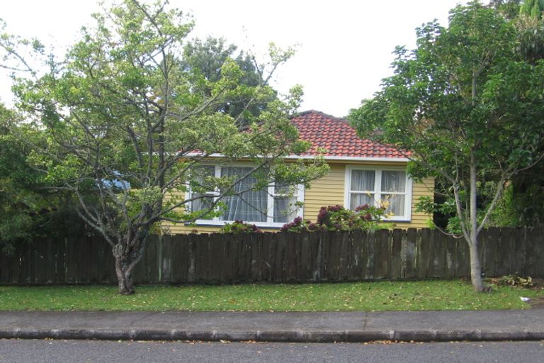 Photo of property in 33 Kingdale Road, Henderson, Auckland, 0610