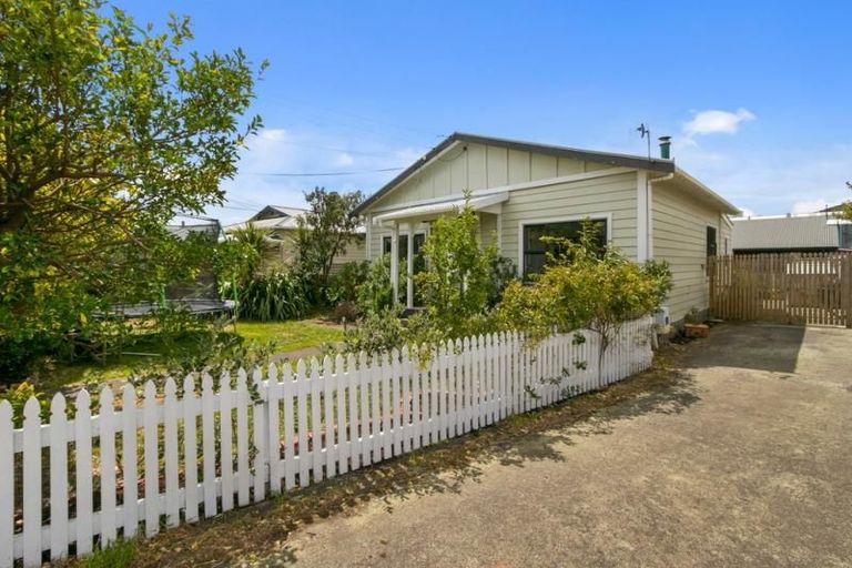 Photo of property in 61 York Street, Moera, Lower Hutt, 5010