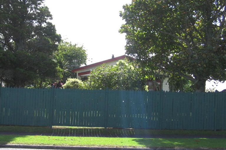 Photo of property in 81 Taikata Road, Te Atatu Peninsula, Auckland, 0610