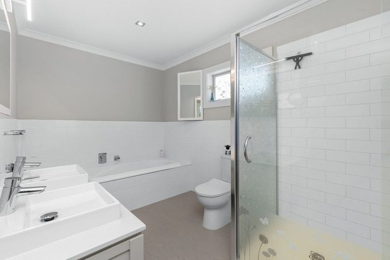 Photo of property in 18 Panorama Heights, Orewa, 0931