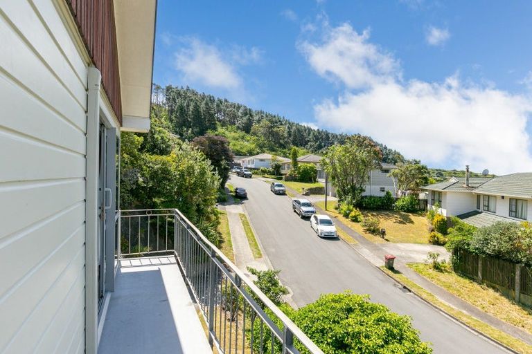 Photo of property in 3 Saint Aidans Way, Tawa, Wellington, 5028