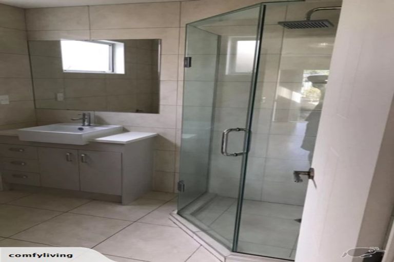 Photo of property in 4 Ballyboe Place, Pinehill, Auckland, 0632