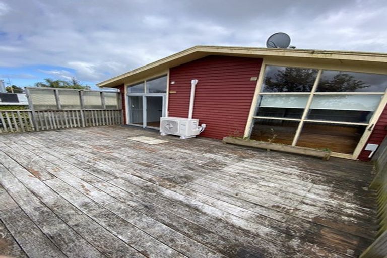 Photo of property in 445 Don Buck Road, Massey, Auckland, 0614