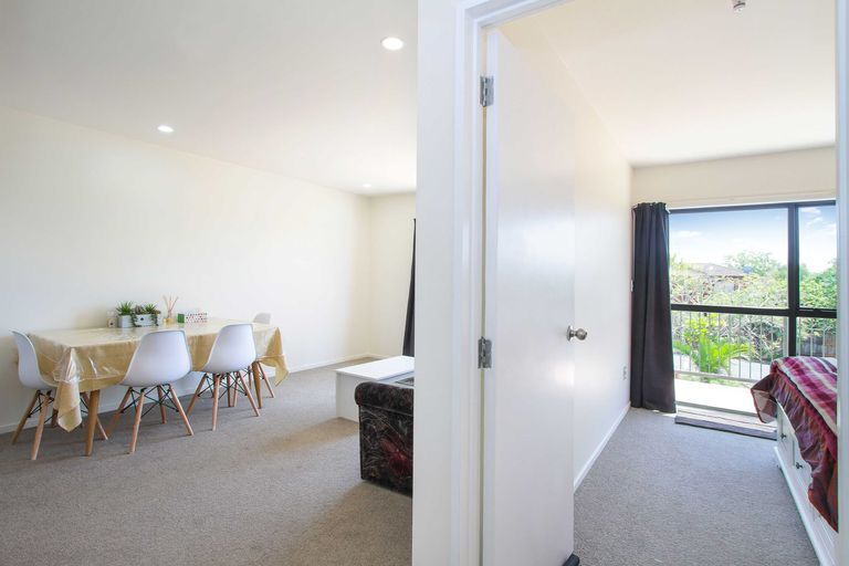 Photo of property in Norfolk Pines, 2/437b Albany Highway, Albany, Auckland, 0632