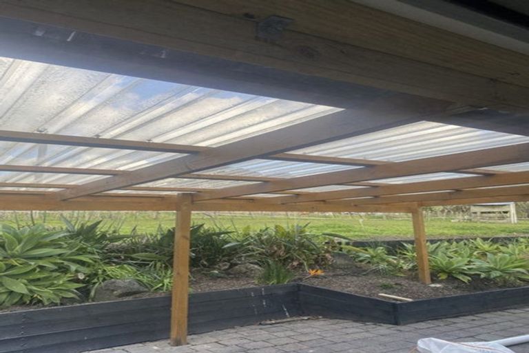 Photo of property in 10 Merewhira Road, Paremoremo, Albany, 0793