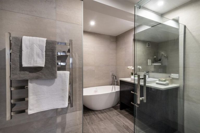 Photo of property in 2/259 Hurstmere Road, Takapuna, Auckland, 0622