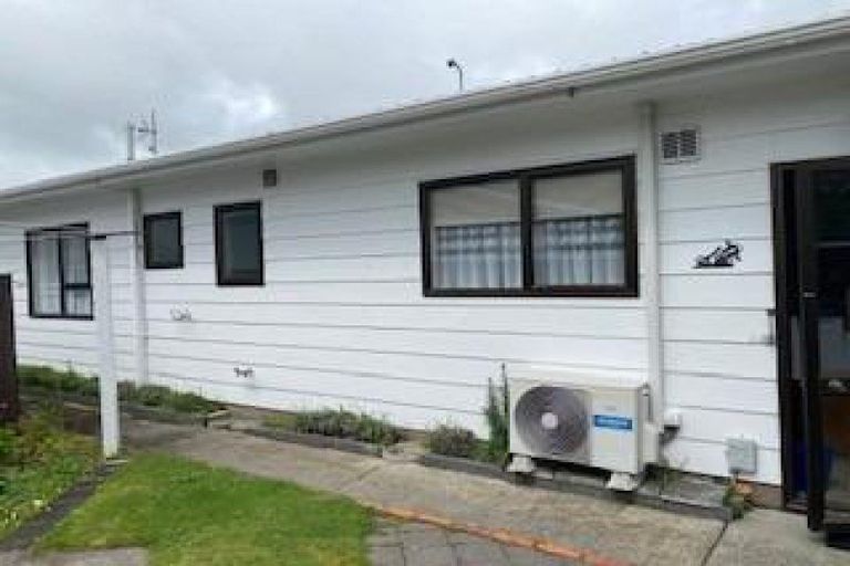 Photo of property in 1/2 Russell Street, Whanganui, 4500
