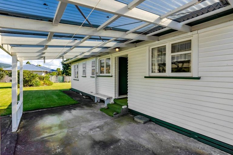 Photo of property in 6 Mace Terrace, Oakura, 4314