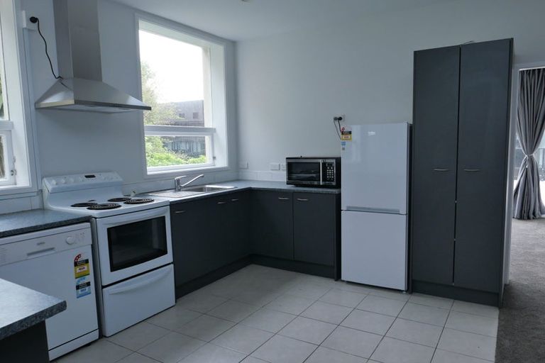 Photo of property in 70 Kelburn Parade, Kelburn, Wellington, 6012