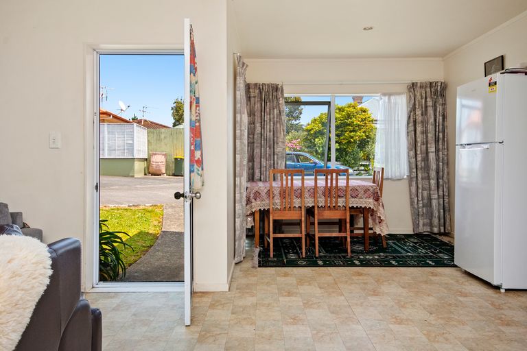Photo of property in 104a Collingwood Road, Waiuku, 2123