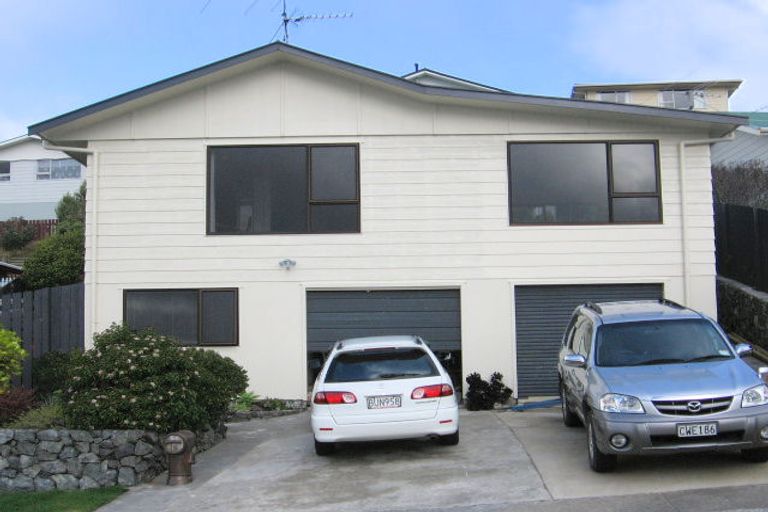 Photo of property in 19 Rice Crescent, Newlands, Wellington, 6037