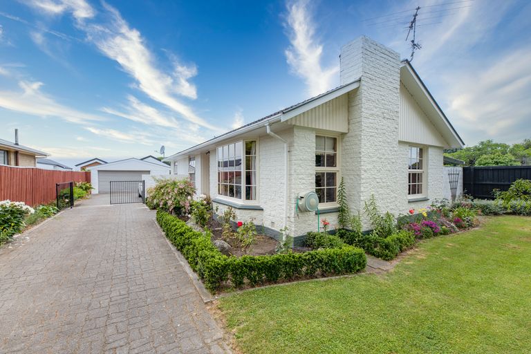 Photo of property in 14 Ramore Place, Redwood, Christchurch, 8051