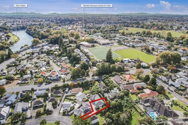 Photo of property in 4/50 Banbury Crescent, Fairfield, Hamilton, 3214