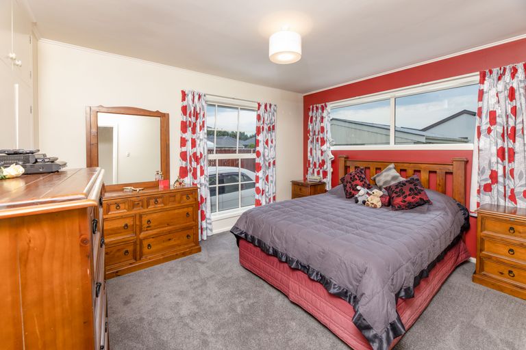 Photo of property in 14 Ramore Place, Redwood, Christchurch, 8051