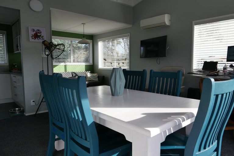 Photo of property in 10 Konini Crescent, Waikanae Beach, Waikanae, 5036