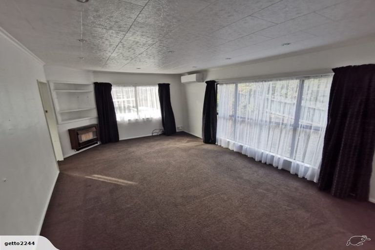 Photo of property in 42 Lyndhurst Road, Tawa, Wellington, 5028