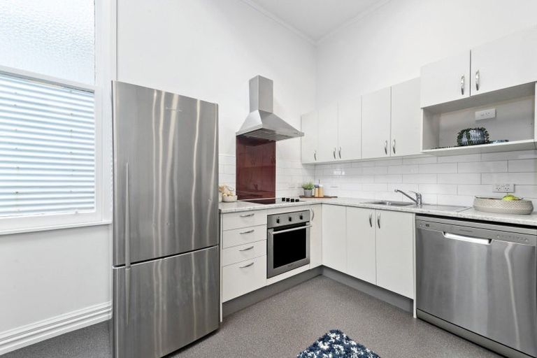 Photo of property in 142 Tinakori Road, Thorndon, Wellington, 6011